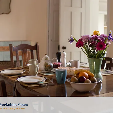 Half Moon House - Timeless Charm With Sea Views Дом отдыха *