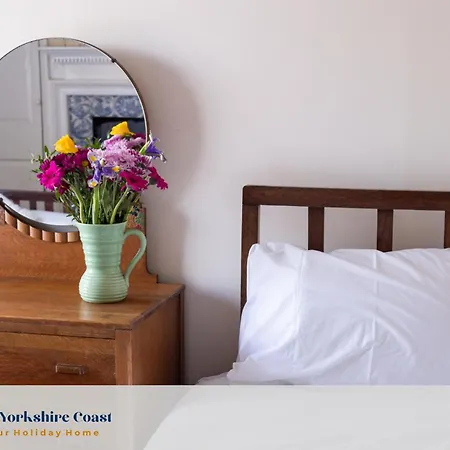Дом отдыха Half Moon House - Timeless Charm With Sea Views *