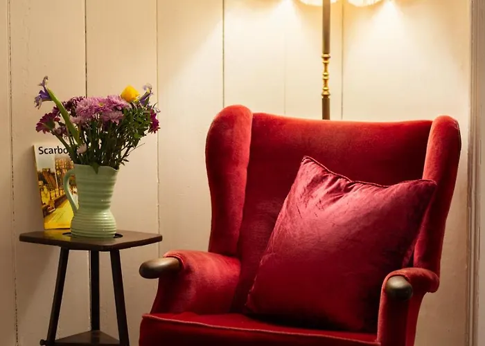 Half Moon House - Timeless Charm With Sea Views Скарборо