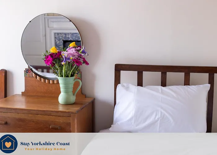 Дом отдыха Half Moon House - Timeless Charm With Sea Views *