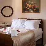 Half Moon House - Timeless Charm With Sea Views 펜션 스카버러