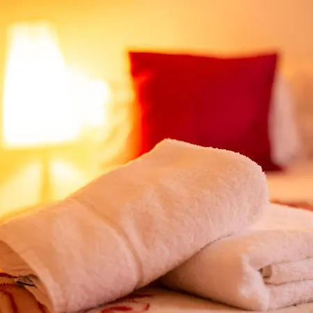 Half Moon House - Timeless Charm With Sea Views Scarborough