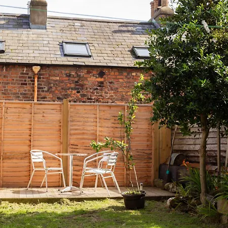 Half Moon House - Timeless Charm With Sea Views Holiday home