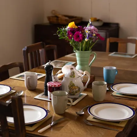 Дом отдыха Half Moon House - Timeless Charm With Sea Views *