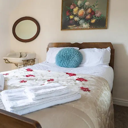 Half Moon House - Timeless Charm With Sea Views בית נופש *