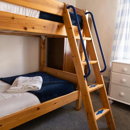 Half Moon House - Timeless Charm With Sea Views Scarborough