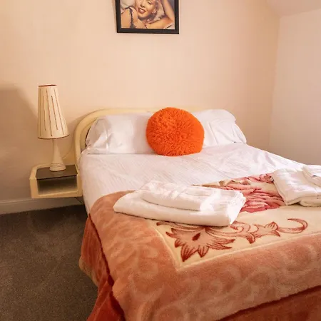 Дом отдыха Half Moon House - Timeless Charm With Sea Views Скарборо