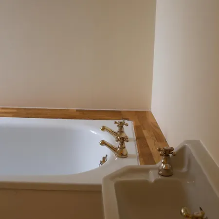 Half Moon House - Timeless Charm With Sea Views *