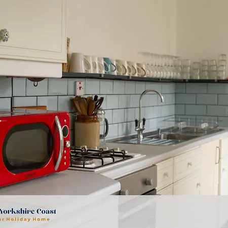 Half Moon House - Timeless Charm With Sea Views Nyaraló