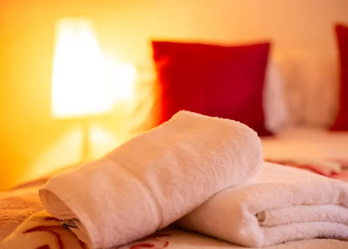 Half Moon House - Timeless Charm With Sea Views Scarborough