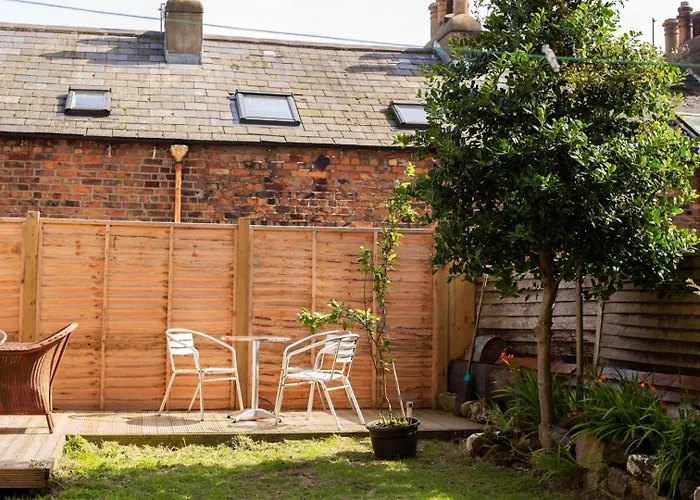 Half Moon House - Timeless Charm With Sea Views Nyaraló