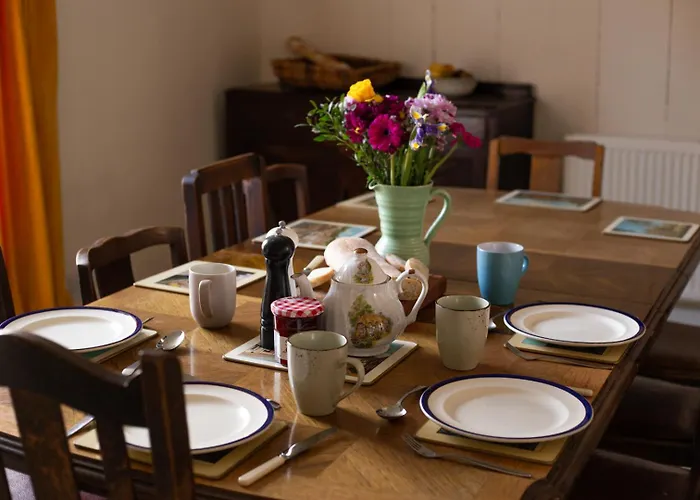 Nyaraló Half Moon House - Timeless Charm With Sea Views *