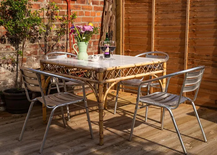 Half Moon House - Timeless Charm With Sea Views *