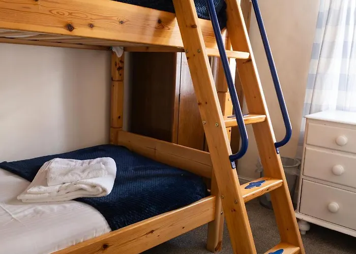 Half Moon House - Timeless Charm With Sea Views Scarborough