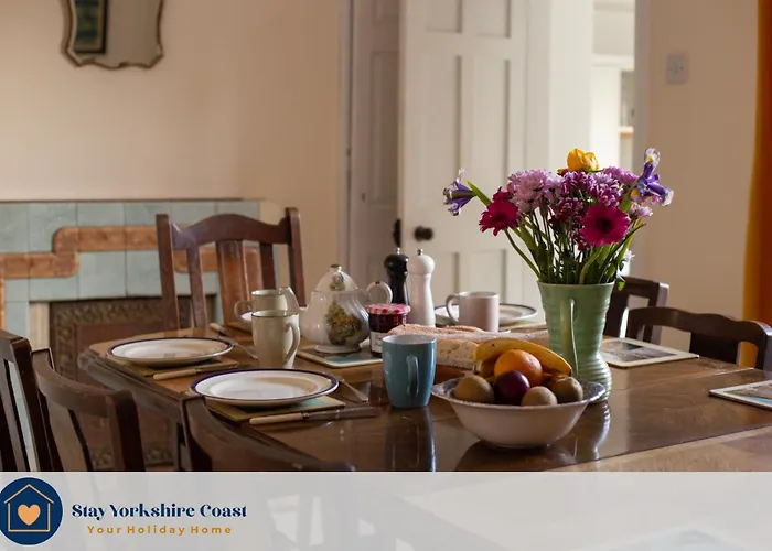 Half Moon House - Timeless Charm With Sea Views Nyaraló *