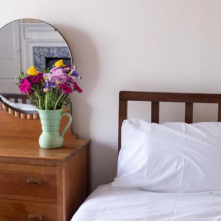 Half Moon House - Timeless Charm With Sea Views *