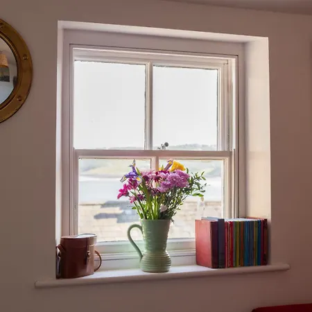Semesterbostad Half Moon House - Timeless Charm With Sea Views Scarborough