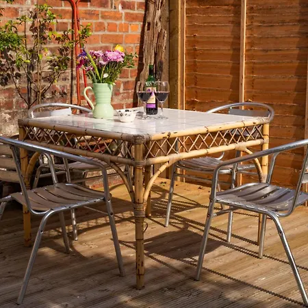 Half Moon House - Timeless Charm With Sea Views *